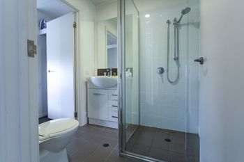 Watt Street 1 BR Apartment W Ocean Views - New South Wales Tourism  2