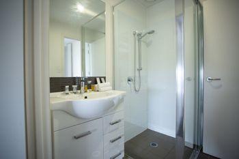 Watt Street 1 BR Apartment W Ocean Views - New South Wales Tourism  1
