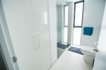 Spacious Apartment Close To Melbourne CBD - New South Wales Tourism  5