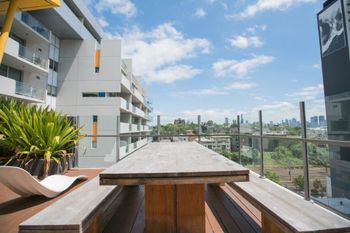 Spacious Apartment Close To Melbourne CBD - New South Wales Tourism  4
