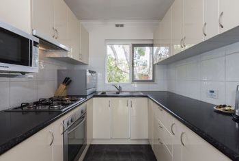 Claremont Apartment Number 6 - New South Wales Tourism  3