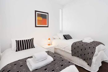Executive Bay Views St. Kilda - New South Wales Tourism  4