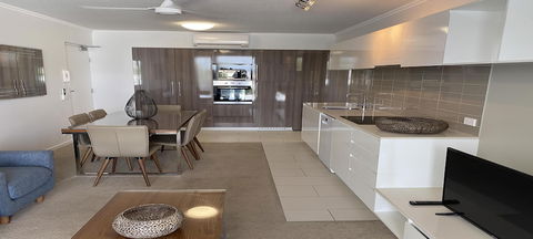 Airtrip Apartments On Carlyle St. Mackay - New South Wales Tourism  3