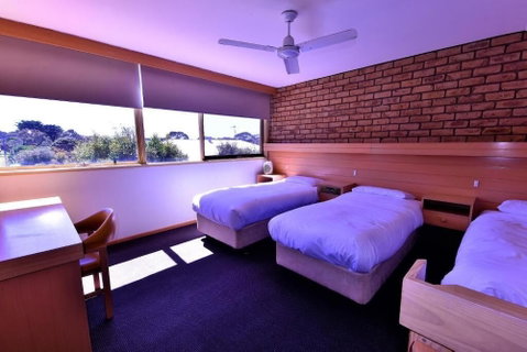 Flinders Cove Motor Inn - New South Wales Tourism  6