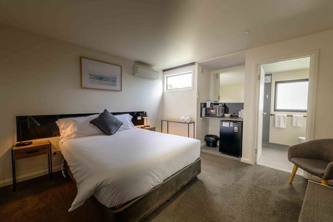 Georges Bay Apartments - New South Wales Tourism  2