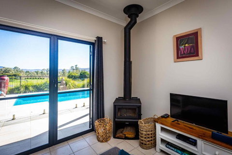 Mandalay Villas - Villa 2 - New South Wales Tourism  6