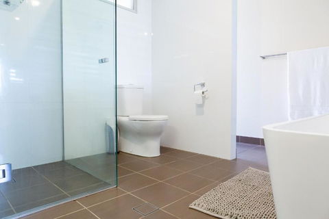 Beach & Bay Holiday House - New South Wales Tourism  2