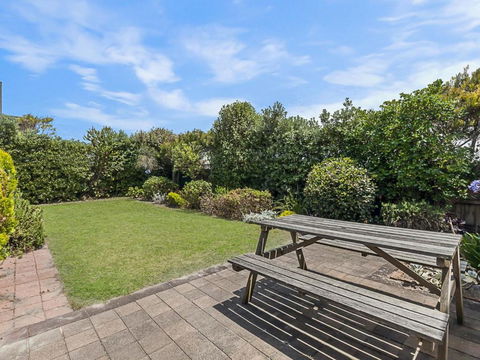 Swimmers Rest - Uninterrupted Panoramic Ocean Views - 1 Bedroom - New South Wales Tourism  6