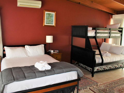 Between Waters B & B Lake Macquarie - New South Wales Tourism  1