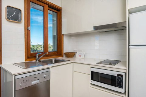 A PERFECT STAY - Quiksilver Apartments - The Wreck - New South Wales Tourism  1