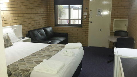 Chermside Motor Inn - New South Wales Tourism  5