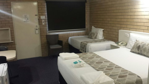 Chermside Motor Inn - New South Wales Tourism  6