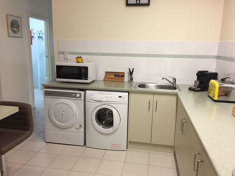 Lyreen's Apartment B&B - New South Wales Tourism  5