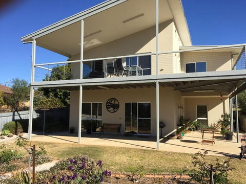 Lyreen's Apartment B&B - New South Wales Tourism  3