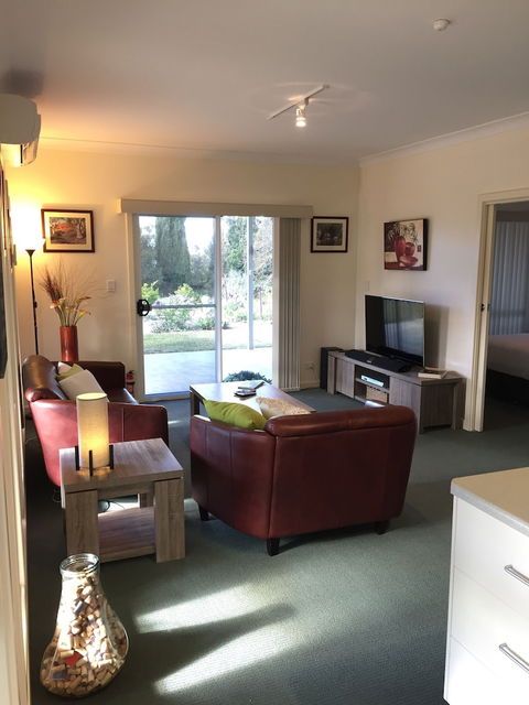 Lyreen's Apartment B&B - New South Wales Tourism  4