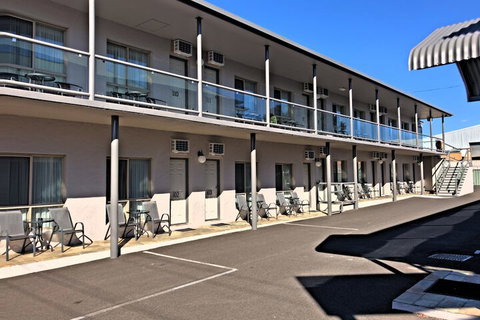 New England Motor Inn - New South Wales Tourism  7