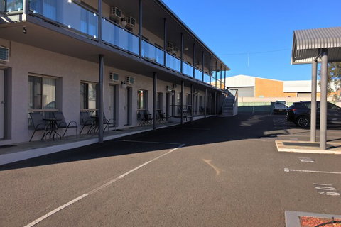 New England Motor Inn - New South Wales Tourism  4