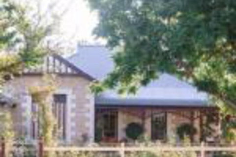 Strathbourne Accommodation Hamilton House - New South Wales Tourism  0