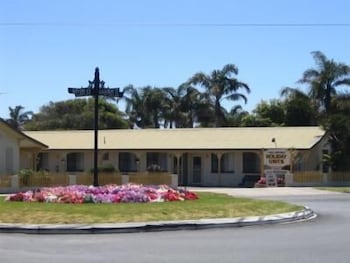 Lakes Entrance Holiday Units - New South Wales Tourism  2