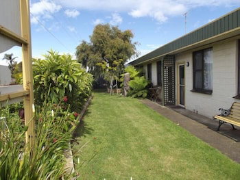 Lakes Entrance Holiday Units - New South Wales Tourism  1