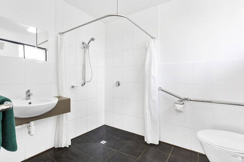 A1 Motels Port Fairy Motel And Apartments - New South Wales Tourism  5