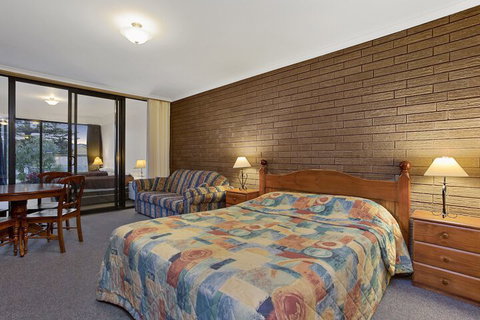 A1 Motels Port Fairy Motel And Apartments - New South Wales Tourism  3