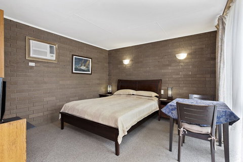 A1 Motels Port Fairy Motel And Apartments - New South Wales Tourism  4