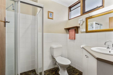 A1 Motels Port Fairy Motel And Apartments - New South Wales Tourism  6