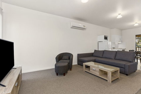 A1 Motels Port Fairy Motel And Apartments - New South Wales Tourism  1