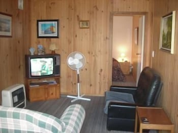 Apollo Bay Backpackers - New South Wales Tourism  1