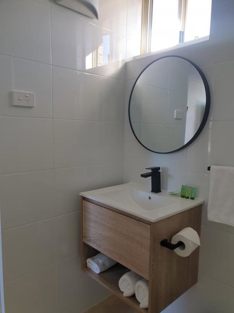 Sandpiper Motel Ulladulla - New South Wales Tourism  3