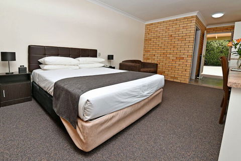 Burke And Wills Motor Inn - New South Wales Tourism  6