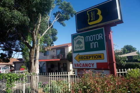 Forest Lodge Motor Inn & Restaurant - New South Wales Tourism  4
