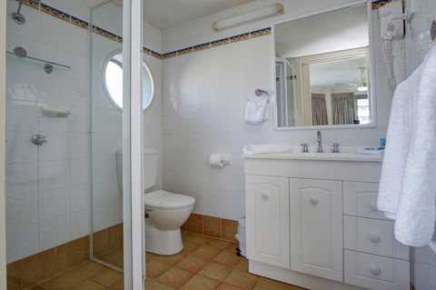 Sails Luxury Apartments, Forster - New South Wales Tourism  5
