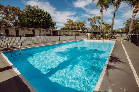 Artesian Spa Motel - New South Wales Tourism  2