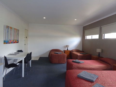 Artesian Spa Motel - New South Wales Tourism  6