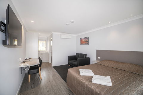 Black Gold Motel - New South Wales Tourism  4