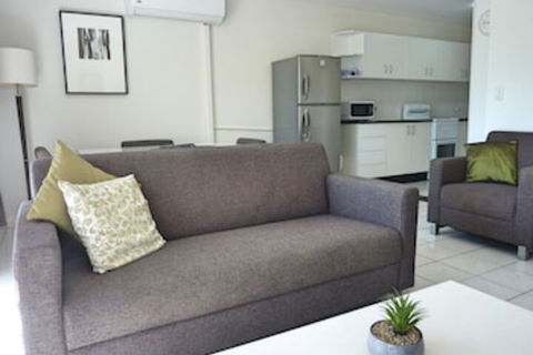 Jadran Motel & El Jays Holiday Lodge - New South Wales Tourism  0