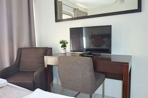 Jadran Motel & El Jays Holiday Lodge - New South Wales Tourism  6
