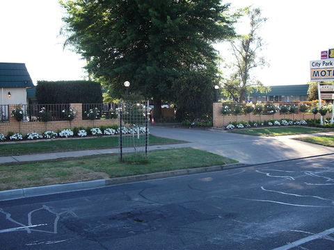 City Park Motel & Apartments - New South Wales Tourism  0