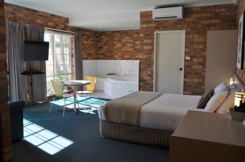 Mollymook Surfbeach Motel And Apartments - New South Wales Tourism  5