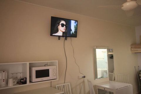 Aromet Motor Inn - New South Wales Tourism  5