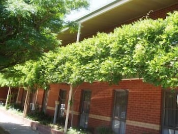 Caledonian Hotel Motel - New South Wales Tourism  0