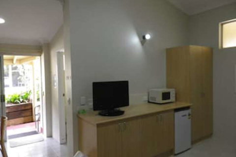 Ocean Shores Motel - New South Wales Tourism  6