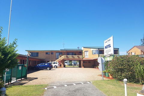 Lake Front Motel - New South Wales Tourism  1