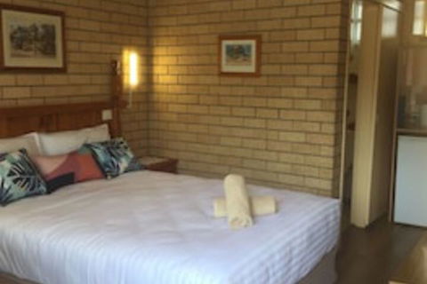 Lake Front Motel - New South Wales Tourism  0