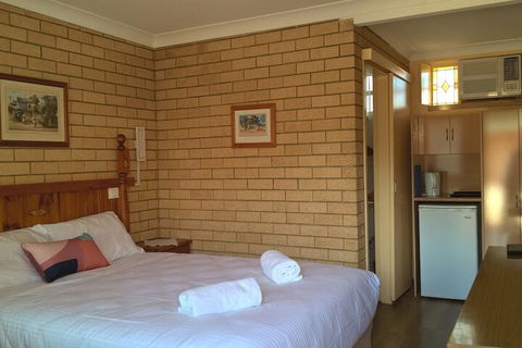 Lake Front Motel - New South Wales Tourism  4