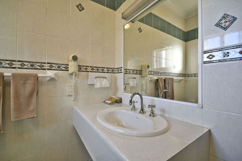 Abel Tasman Motor Inn - New South Wales Tourism  6