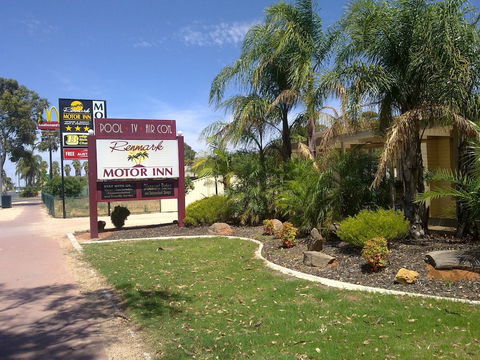 Renmark Motor Inn Motel - New South Wales Tourism  1