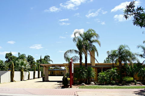 Renmark Motor Inn Motel - New South Wales Tourism  0